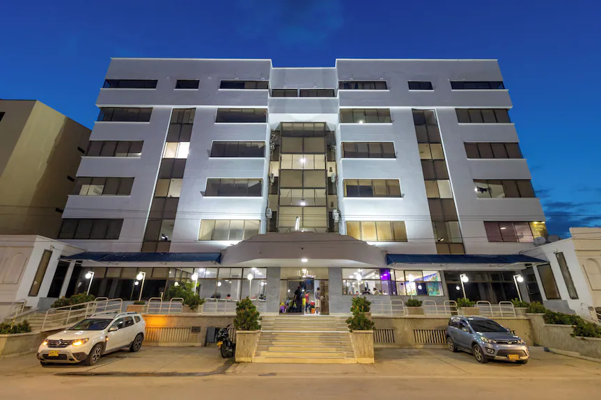 AXIS INN